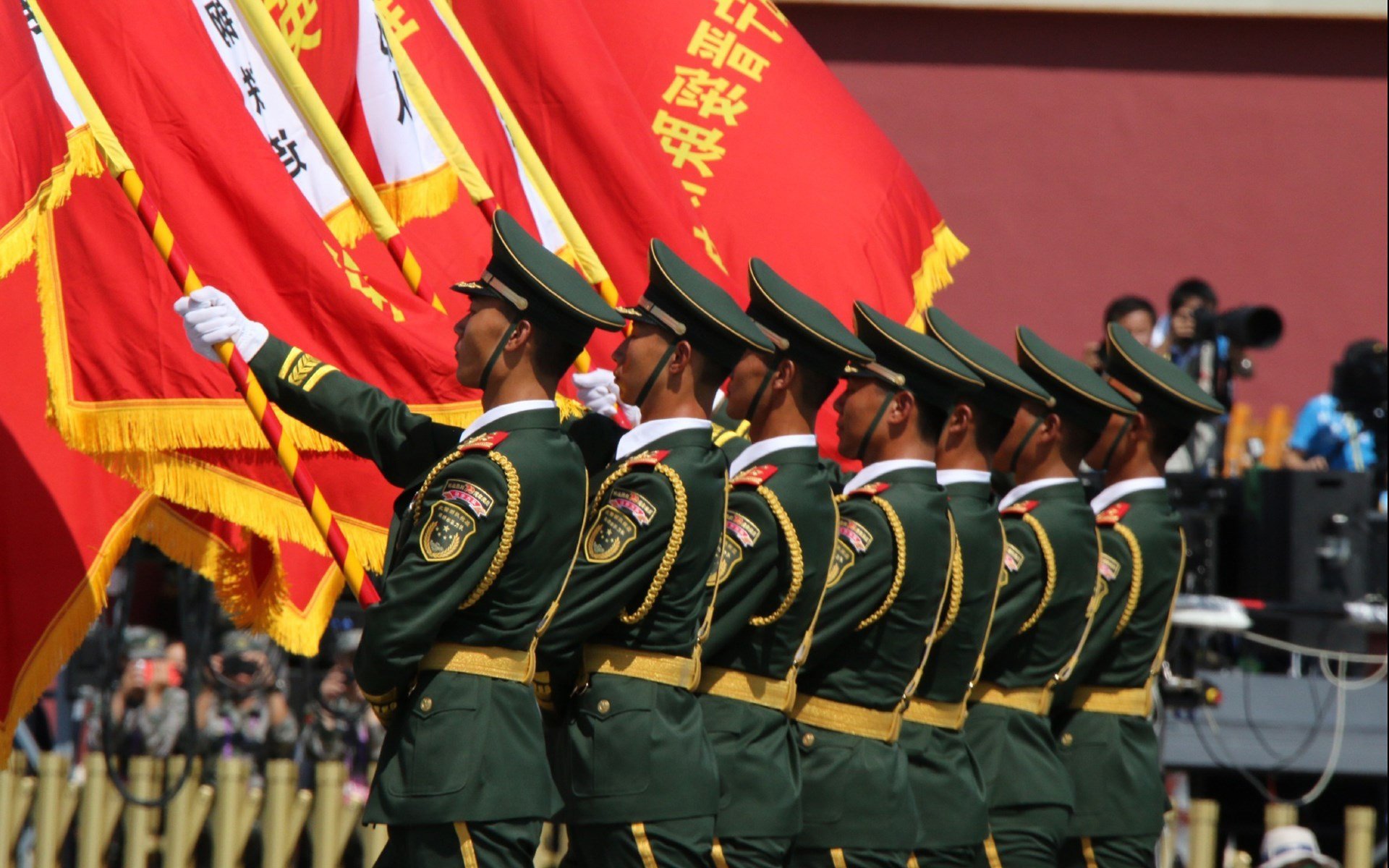 球队战术板中是否更倾向构建中心向外疏导进攻方式，篮球战术板应用