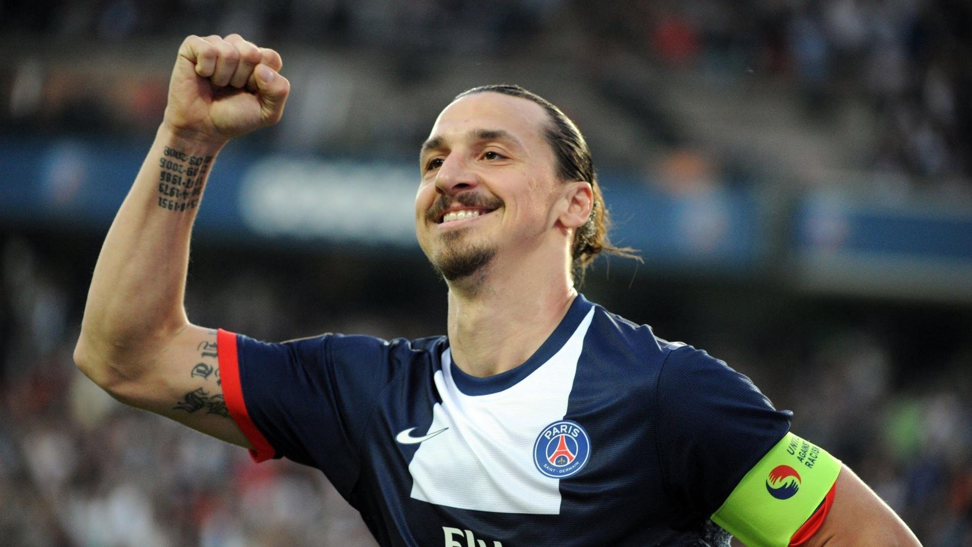 开云-_极地极限跑：在白雪皑皑中奔跑_，极地雪地车