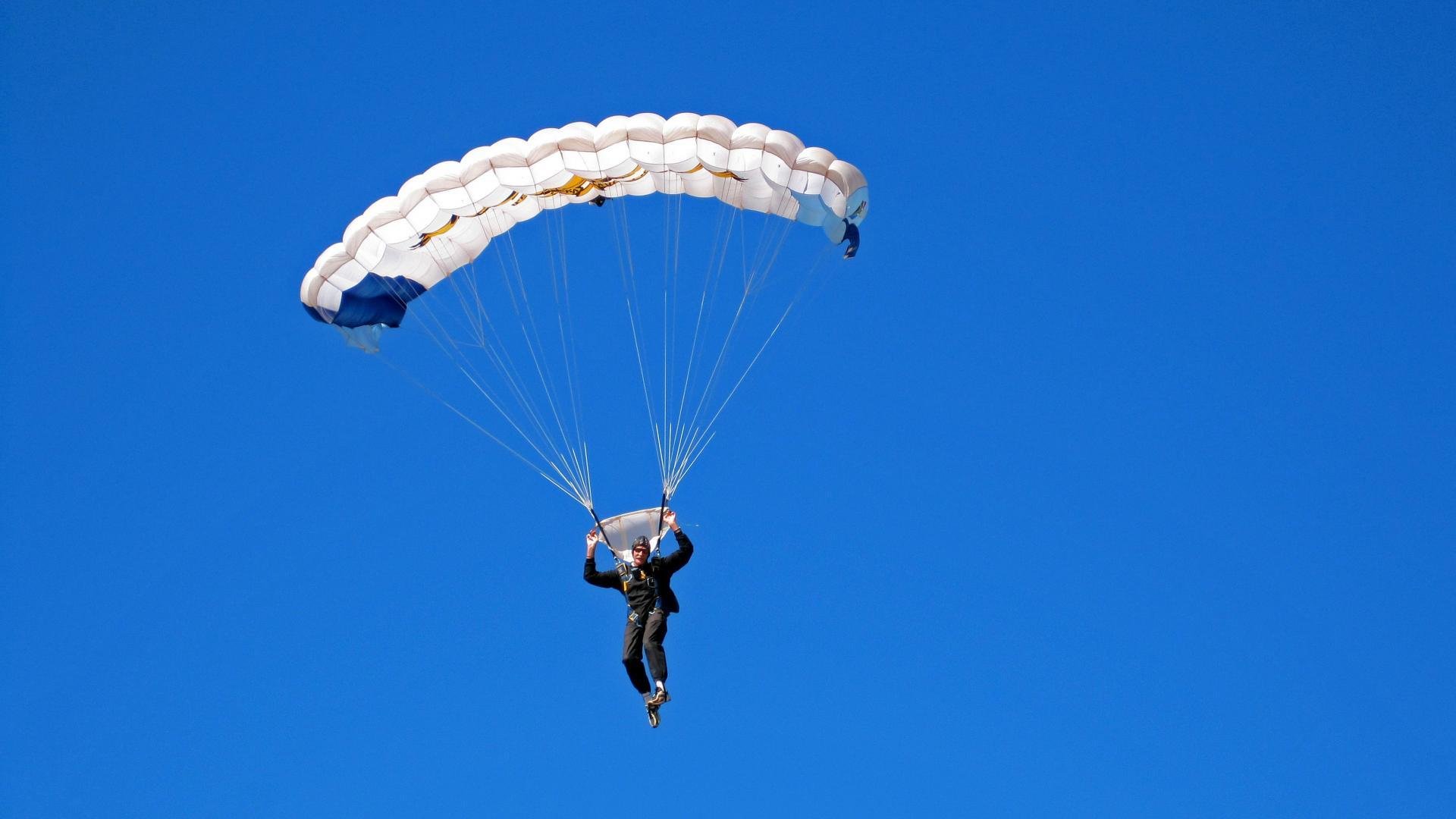 开云中国-赛场新秀:无人驾驶赛车的未来展望,无人驾驶汽车比赛